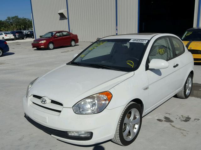 KMHCN36C69U115172 - 2009 HYUNDAI ACCENT SE WHITE photo 2