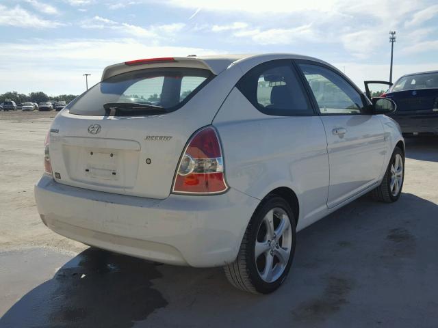 KMHCN36C69U115172 - 2009 HYUNDAI ACCENT SE WHITE photo 4