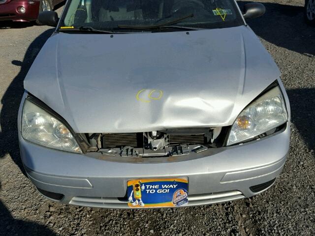 1FAFP34N67W345639 - 2007 FORD FOCUS ZX4 SILVER photo 7