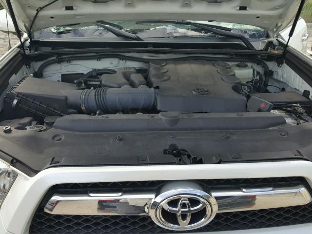 JTEBU5JR6D5122390 - 2013 TOYOTA 4RUNNER SR WHITE photo 6