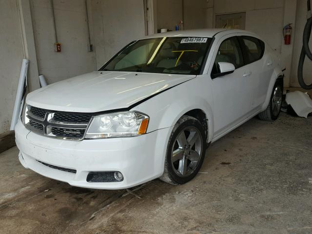 1B3BD2FG2BN587094 - 2011 DODGE AVENGER LU WHITE photo 2