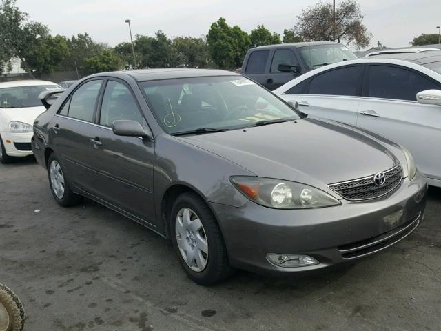 JTDBE32K420034097 - 2002 TOYOTA CAMRY LE GRAY photo 1