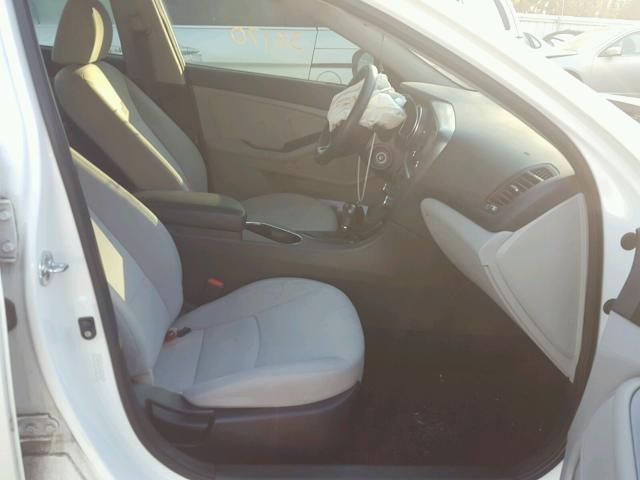 KNAGM4A79E5519156 - 2014 KIA OPTIMA LX WHITE photo 5