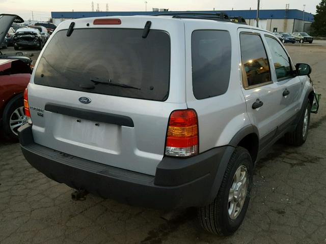 1FMYU041X2KC39715 - 2002 FORD ESCAPE XLT SILVER photo 4