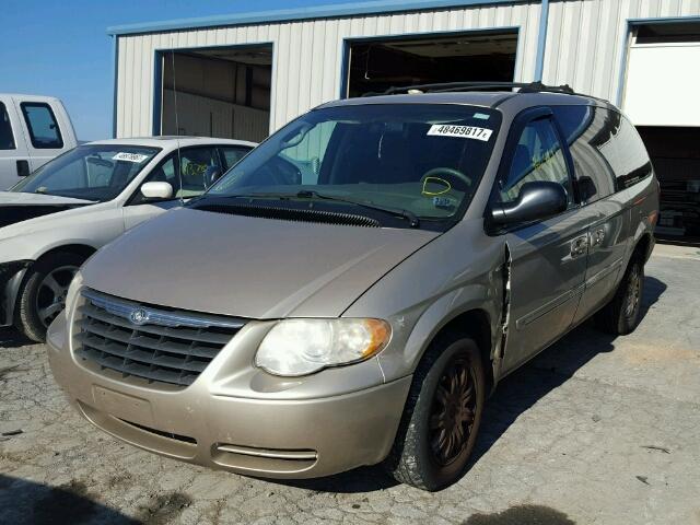 2C4GP54L85R400817 - 2005 CHRYSLER TOWN & COU GOLD photo 2