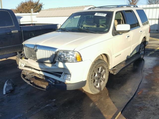 5LMFU27536LJ25814 - 2006 LINCOLN NAVIGATOR WHITE photo 2