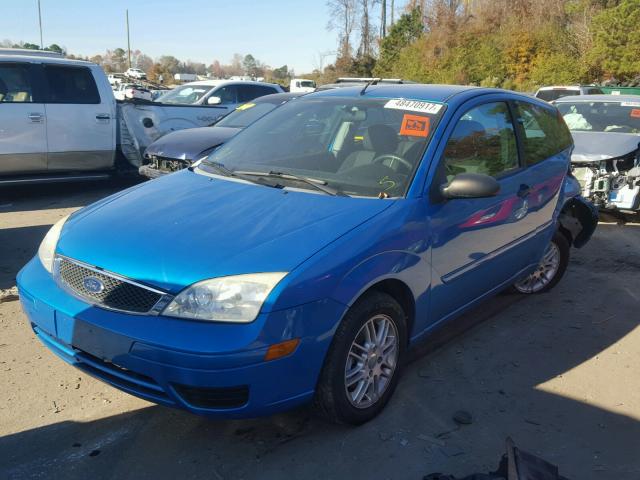 1FAFP31N97W158710 - 2007 FORD FOCUS ZX3 BLUE photo 2