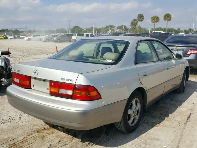 JT8BF22G5V5008200 - 1997 LEXUS ES 300 SILVER photo 4