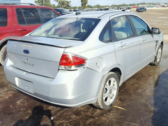 1FAHP35N28W104315 - 2008 FORD FOCUS SE SILVER photo 4