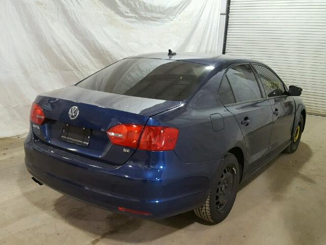 3VWD17AJ6EM210523 - 2014 VOLKSWAGEN JETTA SE BLUE photo 4