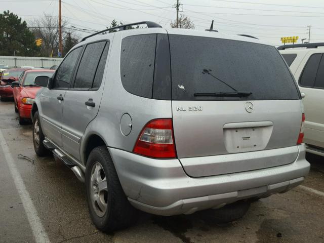 4JGAB54E73A385472 - 2003 MERCEDES-BENZ ML 320 GRAY photo 3