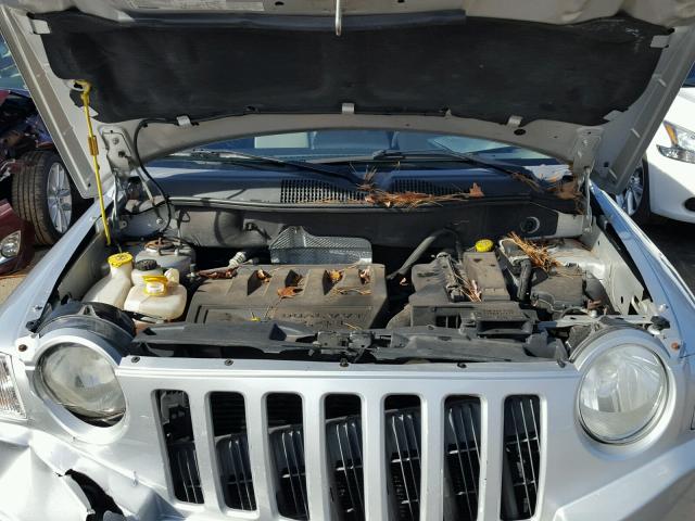 1J8FT57W37D241605 - 2007 JEEP COMPASS LI SILVER photo 7