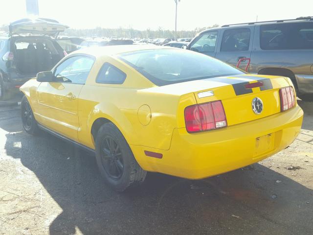 1ZVFT80N255191214 - 2005 FORD MUSTANG YELLOW photo 3