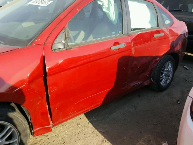 1FAHP35N69W144205 - 2009 FORD FOCUS SE RED photo 9