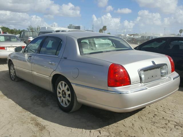 1LNHM82V86Y645211 - 2006 LINCOLN TOWN CAR S BEIGE photo 3