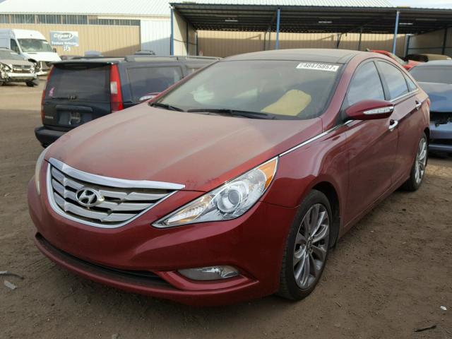 5NPEC4AB8DH538975 - 2013 HYUNDAI SONATA SE RED photo 2