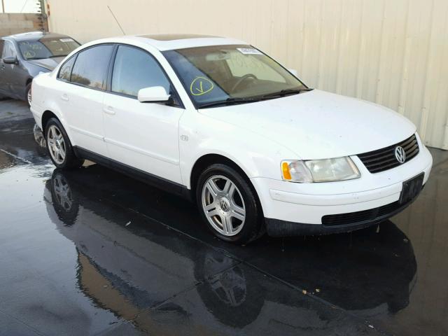 WVWBH63B41P001579 - 2001 VOLKSWAGEN PASSAT GLX WHITE photo 1