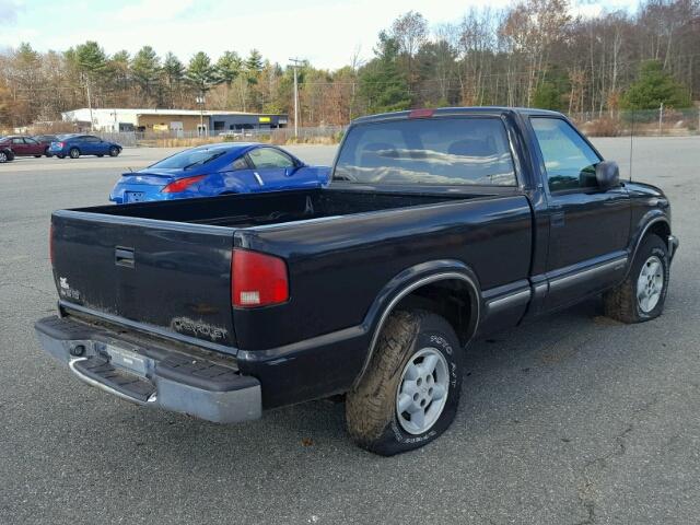 1GCDT14W6YK213905 - 2000 CHEVROLET S TRUCK S1 BLACK photo 4