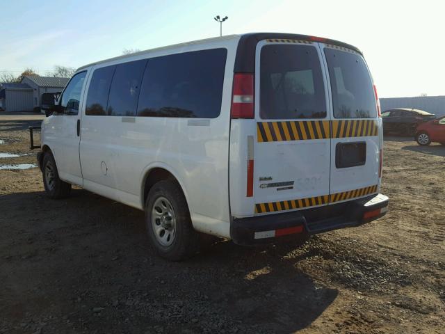 1GNSHBF44B1127801 - 2011 CHEVROLET EXPRESS G1 WHITE photo 3