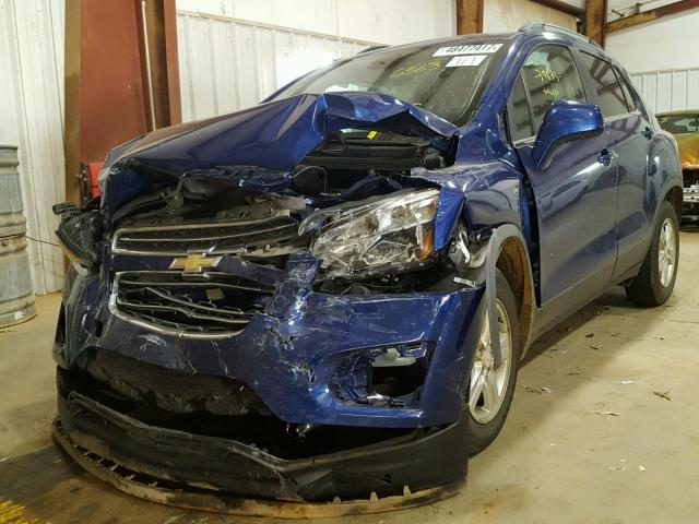 3GNCJLSB8FL216563 - 2015 CHEVROLET TRAX 1LT BLUE photo 2