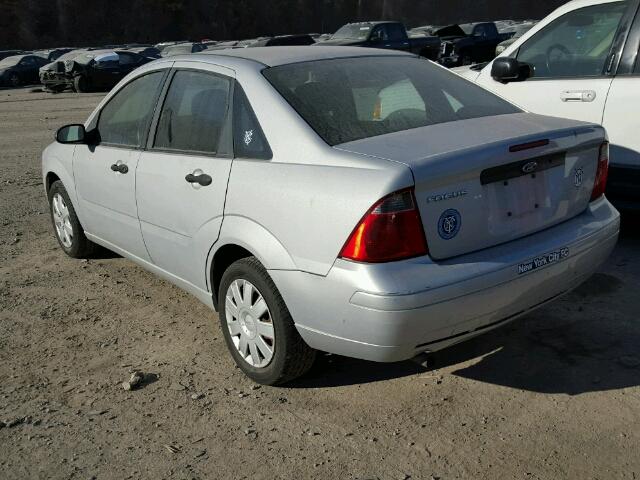 1FAFP34N17W258117 - 2007 FORD FOCUS ZX4 SILVER photo 3