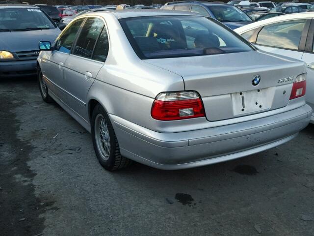 WBADT43422GY95657 - 2002 BMW 525 I AUTO SILVER photo 3