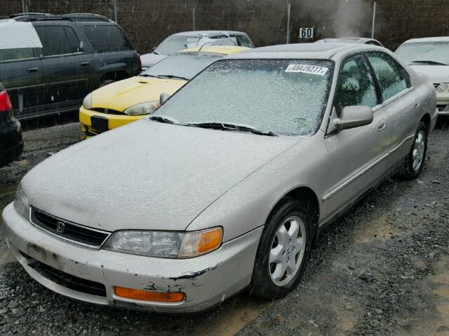 1HGCE6676TA001384 - 1996 HONDA ACCORD EX SILVER photo 2