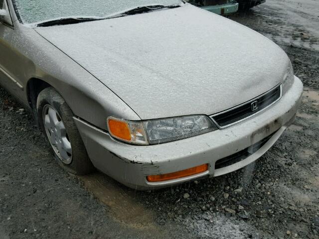 1HGCE6676TA001384 - 1996 HONDA ACCORD EX SILVER photo 9