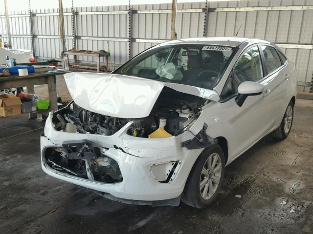 3FADP4BJ7CM207776 - 2012 FORD FIESTA SE WHITE photo 2