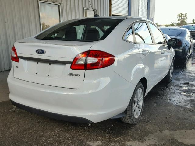 3FADP4BJ7CM207776 - 2012 FORD FIESTA SE WHITE photo 4