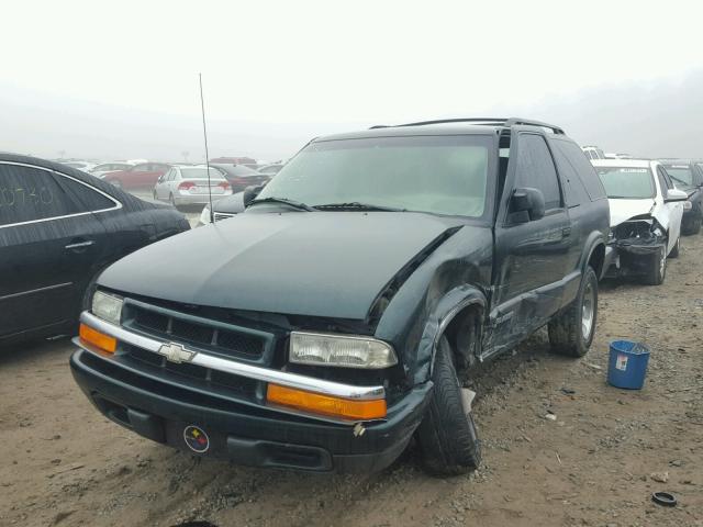 1GNCS18W72K125212 - 2002 CHEVROLET BLAZER GREEN photo 2