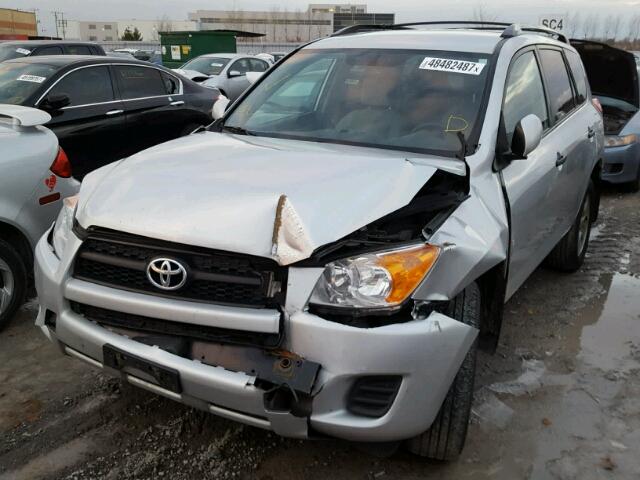 2T3BK4DV7CW072488 - 2012 TOYOTA RAV4 SILVER photo 2