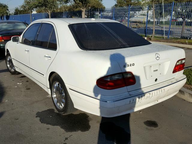 WDBJF65J0YB149238 - 2000 MERCEDES-BENZ E 320 WHITE photo 3