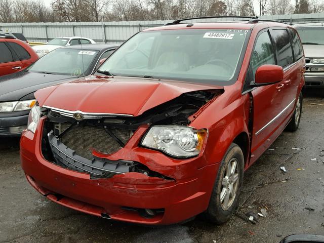 2A8HR54109R556037 - 2009 CHRYSLER TOWN & COU RED photo 2