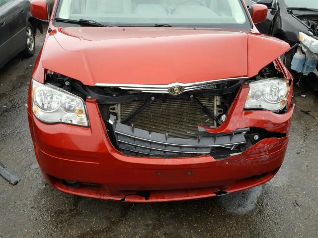 2A8HR54109R556037 - 2009 CHRYSLER TOWN & COU RED photo 9