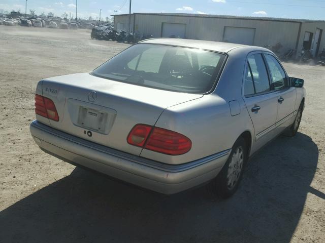 WDBJF55F2VA384120 - 1997 MERCEDES-BENZ E 320 SILVER photo 4