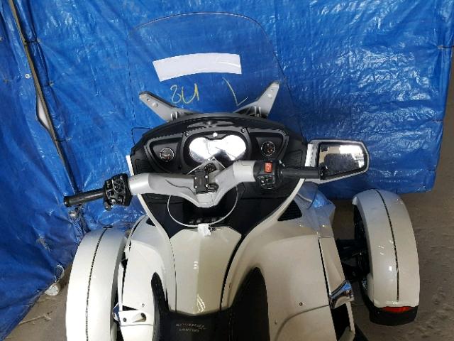 2BXJBDC14CV000952 - 2012 CAN-AM SPYDER ROA WHITE photo 5