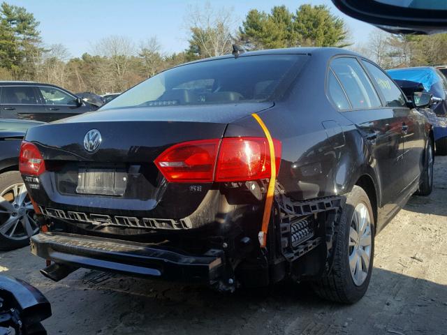 3VWD17AJ7EM393656 - 2014 VOLKSWAGEN JETTA SE BLACK photo 4