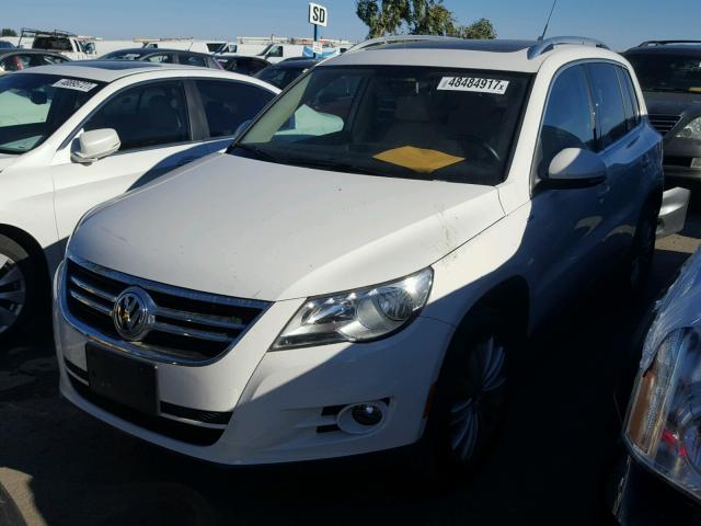 WVGAV7AX4AW514714 - 2010 VOLKSWAGEN TIGUAN S WHITE photo 2