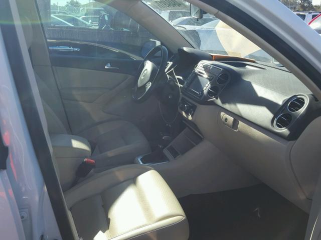 WVGAV7AX4AW514714 - 2010 VOLKSWAGEN TIGUAN S WHITE photo 5