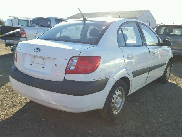 KNADE223696451950 - 2009 KIA RIO BASE WHITE photo 4