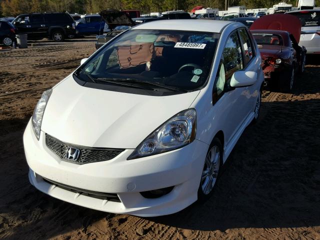 JHMGE8H43AC020506 - 2010 HONDA FIT SPORT WHITE photo 2