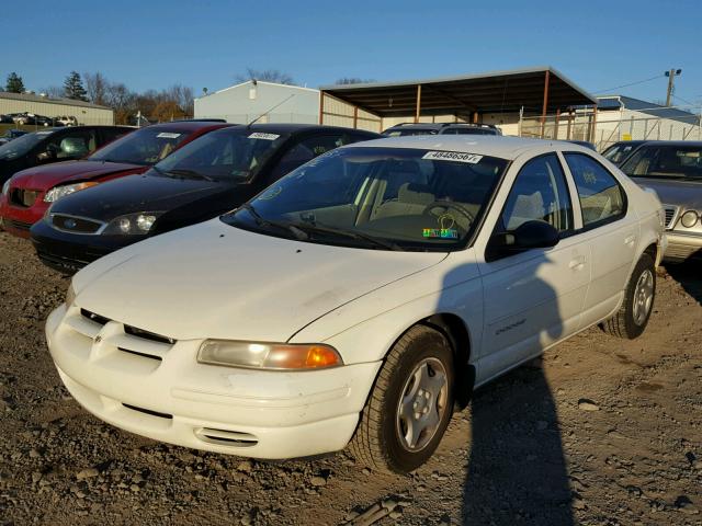 1B3EJ46X0WN142795 - 1998 DODGE STRATUS WHITE photo 2