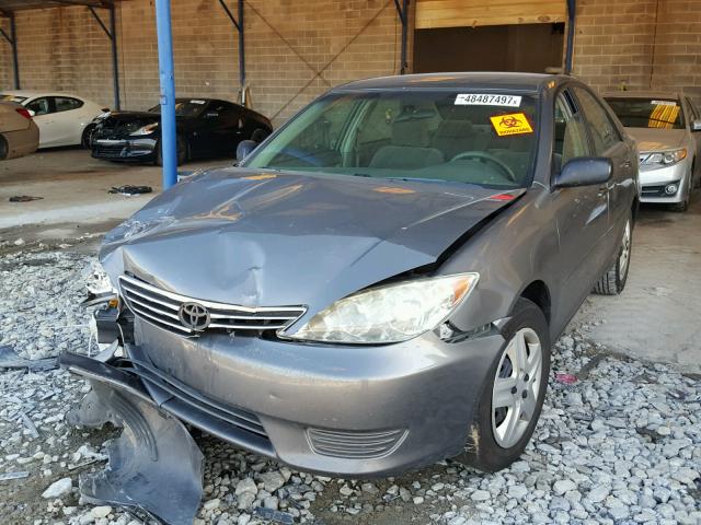 4T1BE32K85U604109 - 2005 TOYOTA CAMRY LE GRAY photo 2