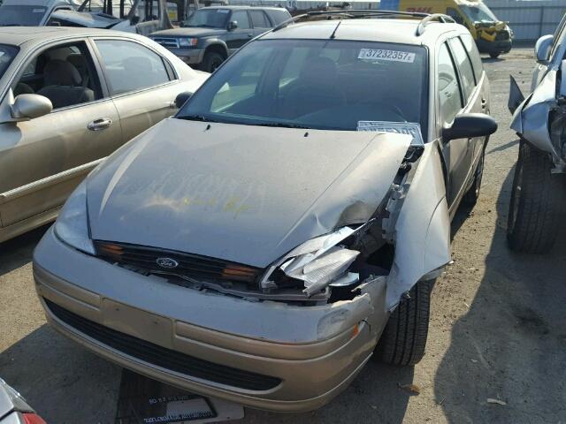 1FAFP3636YW146295 - 2000 FORD FOCUS SE GOLD photo 2