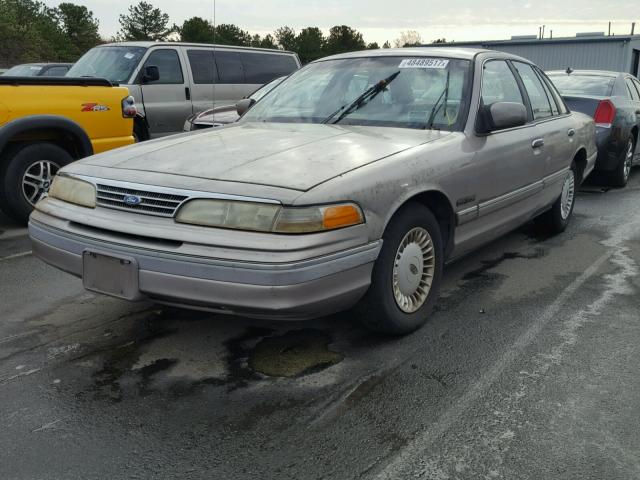 2FALP73W1RX141861 - 1994 FORD CROWN VICT TAN photo 2