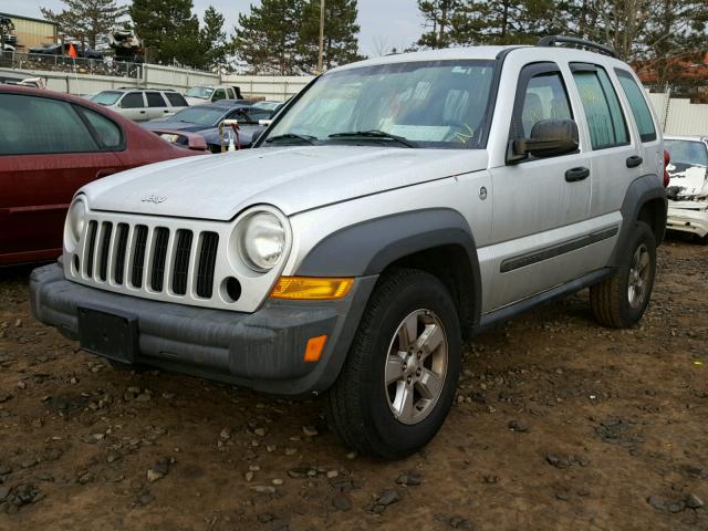 1J4GL48K66W259935 - 2006 JEEP LIBERTY SP GRAY photo 2