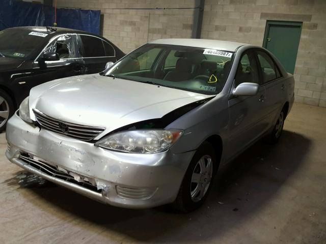 4T1BE32K95U951383 - 2005 TOYOTA CAMRY LE 银色 照片 2