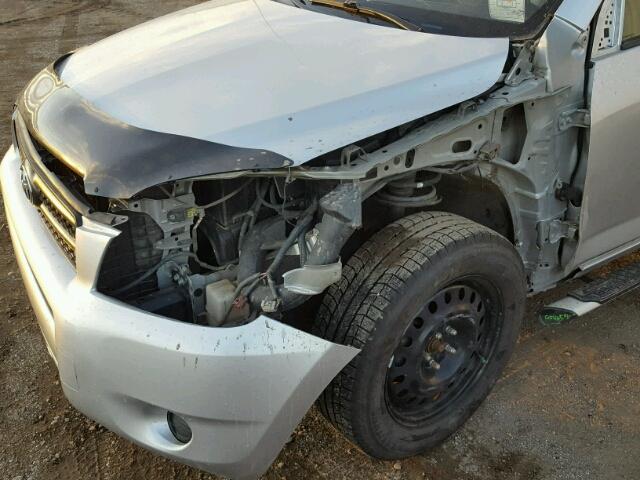 JTMBD33V885191588 - 2008 TOYOTA RAV4 SILVER photo 9