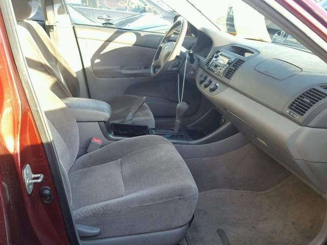 JTDBE32KX40261393 - 2004 TOYOTA CAMRY LE 栗色 照片 5